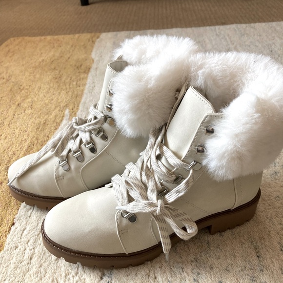 Nwot Esprit Faux Fur Boots Perfect 